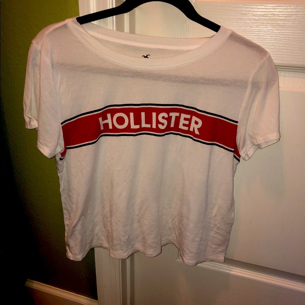 Hollister women’s logo crop top in size medium
